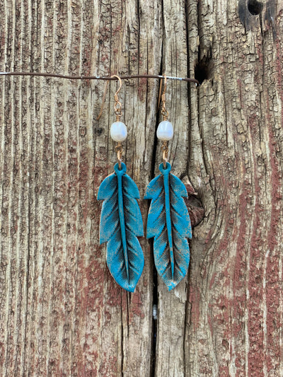 Hand Tooled Leather Feather Earring with Freshwater Pearl in Turquoise